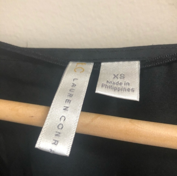 Free w Bundle - LC Black Satin Top - Picture 7 of 7